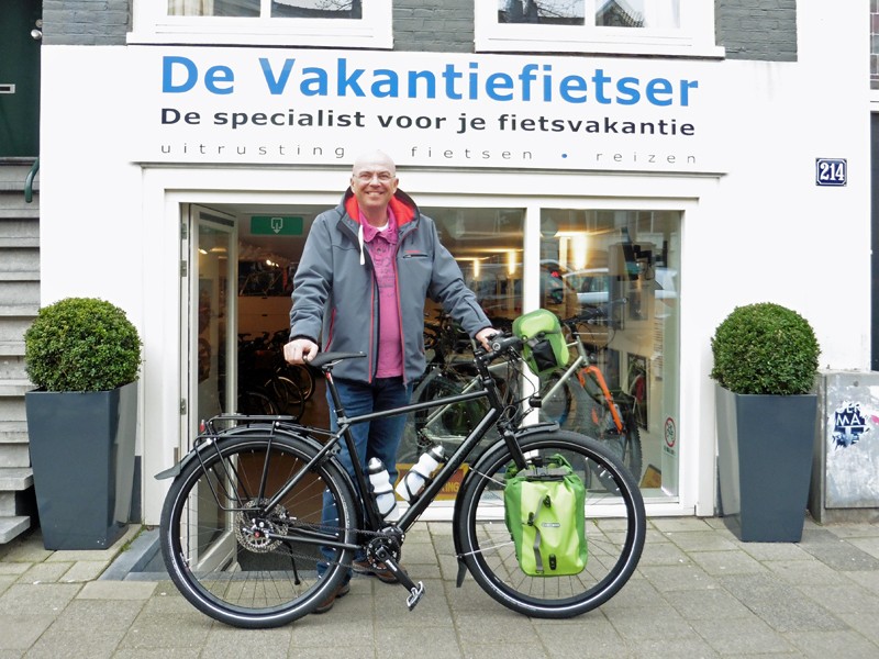 Andre met z'n Idworx oPinion met mooie felgroene fietstassen.