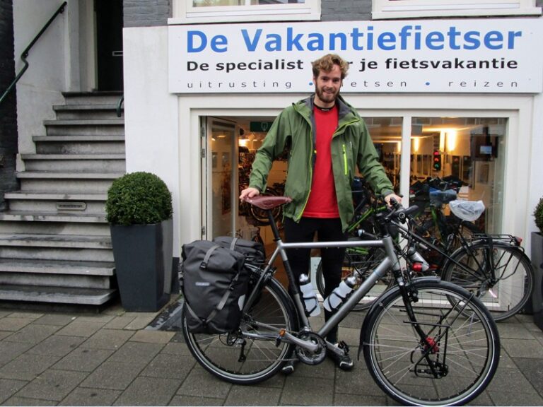 Wessel haalde zijn nieuwe fiets op en fietste door naar SInt Pancras