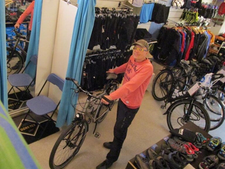 Ronnie in de winkel met zijn van Nicholas Pioneer