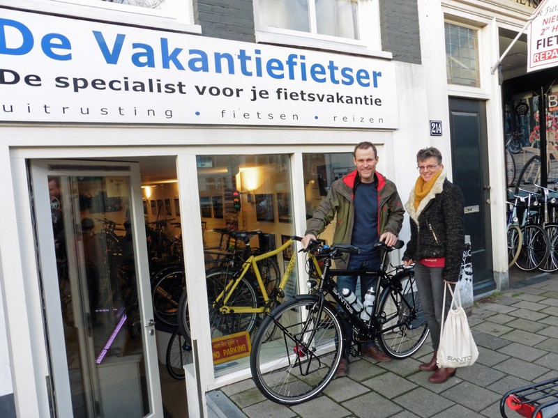 Maarten op z'n mooie zwarte TravelMaster met witte letters