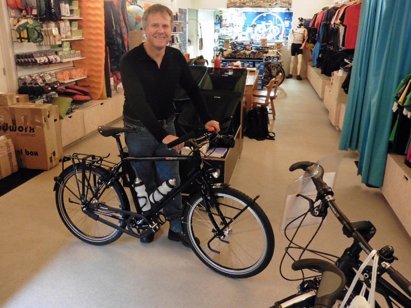 Mark uit Australië met z'n nieuwe VSF. <i>They gotta love Holland<i/>, want in Juni komt zijn vrouw haar nieuwe fiets ophalen.