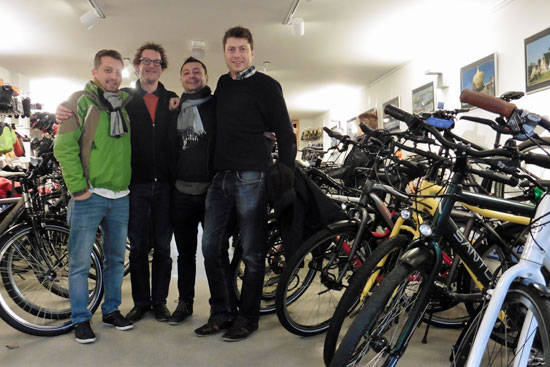 Helemaal uit Turkije naar Nederland gekomen om hun fiets op te halen