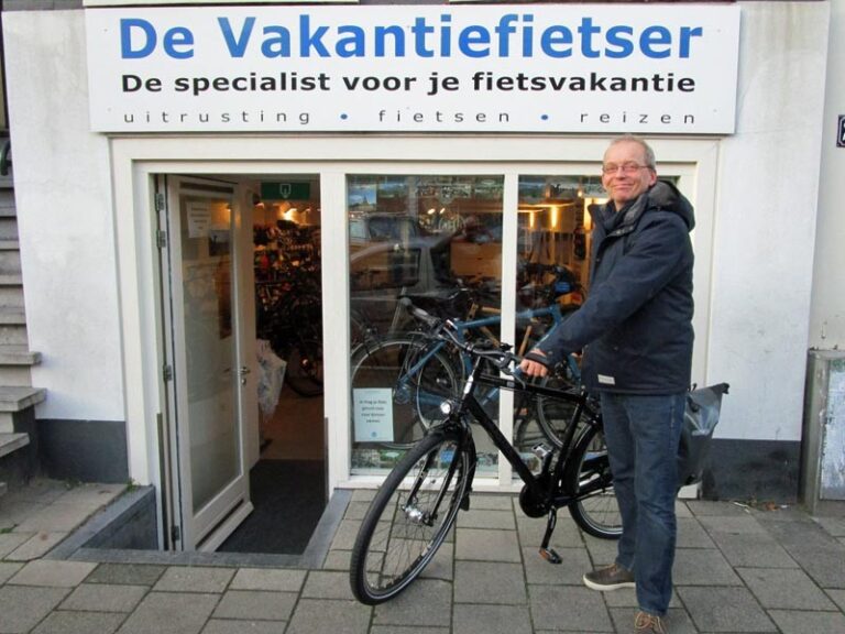 Arnout met zijn nieuwe Gaastra van de Vakantiefietser.