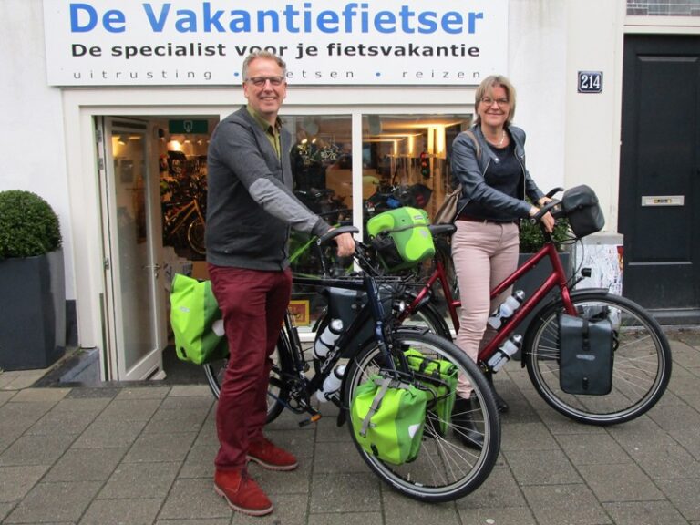 Bernadette en Chris hebben beide een mooie fiets uitgekozen. Goede reis!
