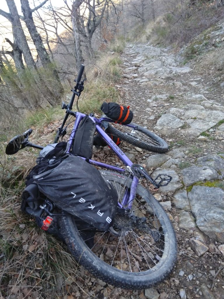 Koga Worldtraveller 2.0 met bagage in de Franse Cevennen