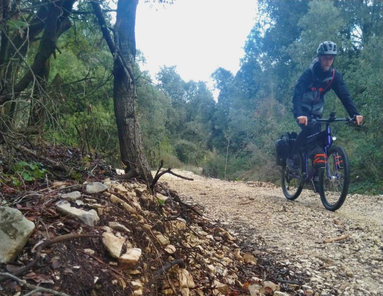 Chris op een Koga Worldtraveller in de Franse Cevennen