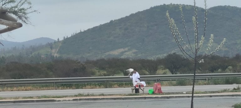 verkoper met wapperende linten